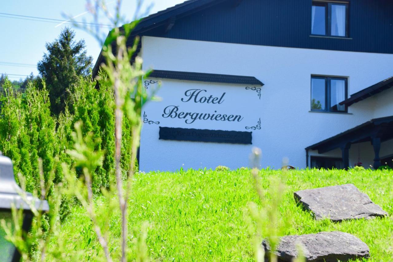 Hotel Bergwiesen - Zimmer Mit Balkon Oder Terasse Lohr Екстериор снимка