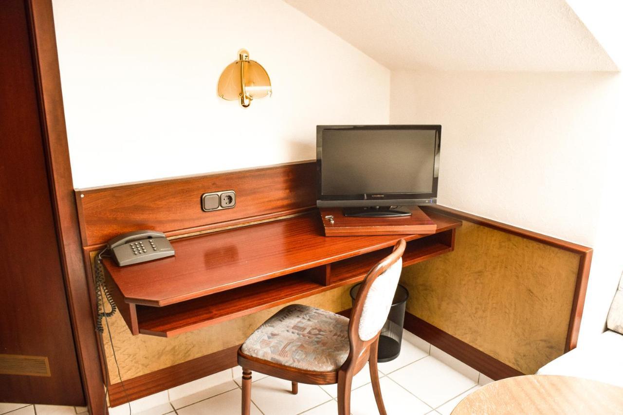 Hotel Bergwiesen - Zimmer Mit Balkon Oder Terasse Lohr Екстериор снимка