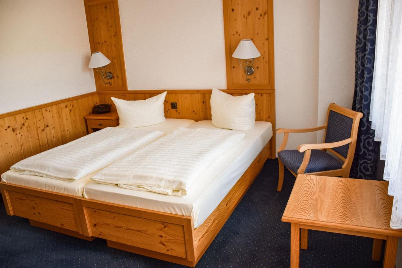 Hotel Bergwiesen - Zimmer Mit Balkon Oder Terasse Lohr Екстериор снимка